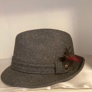Handsome medium gray Dobbs fedora, wool felt,